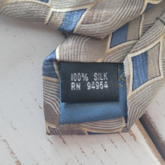 100% Silk Tie - Picture 2 of 2